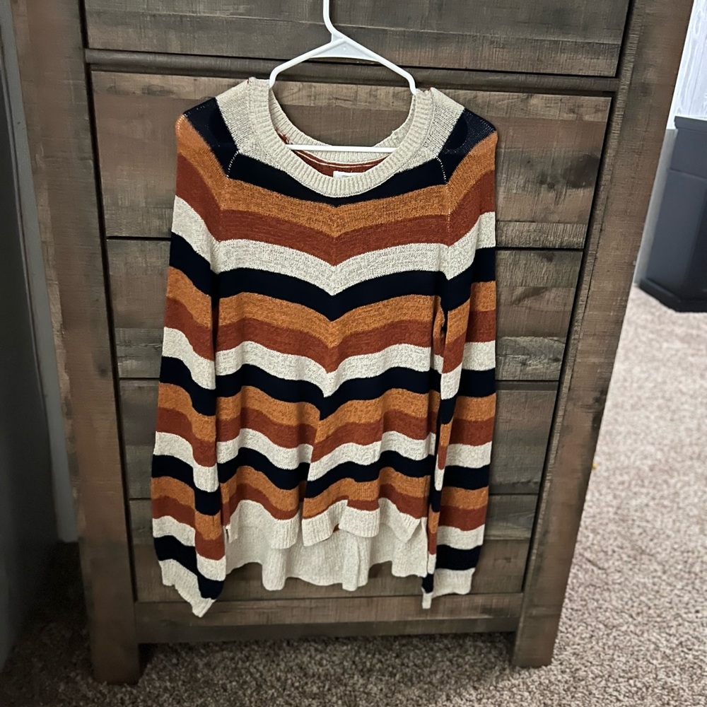 Brand is maurices, size is L
